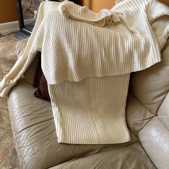 2pc turtleneck cream sweater and skirt, size 1 never worn. Fashion To Figure. - Picture 3 of 3